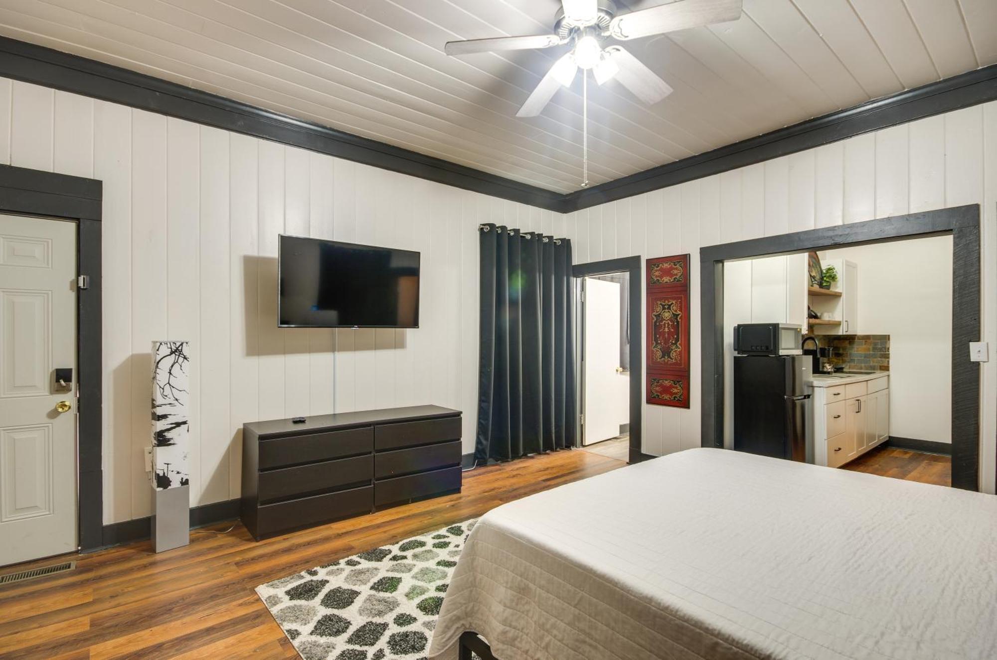 Modern Greenwood Studio Less Than 1 Mi To Downtown! Экстерьер фото