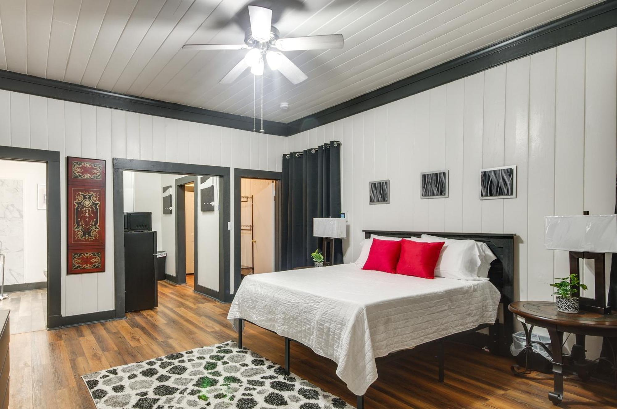 Modern Greenwood Studio Less Than 1 Mi To Downtown! Экстерьер фото