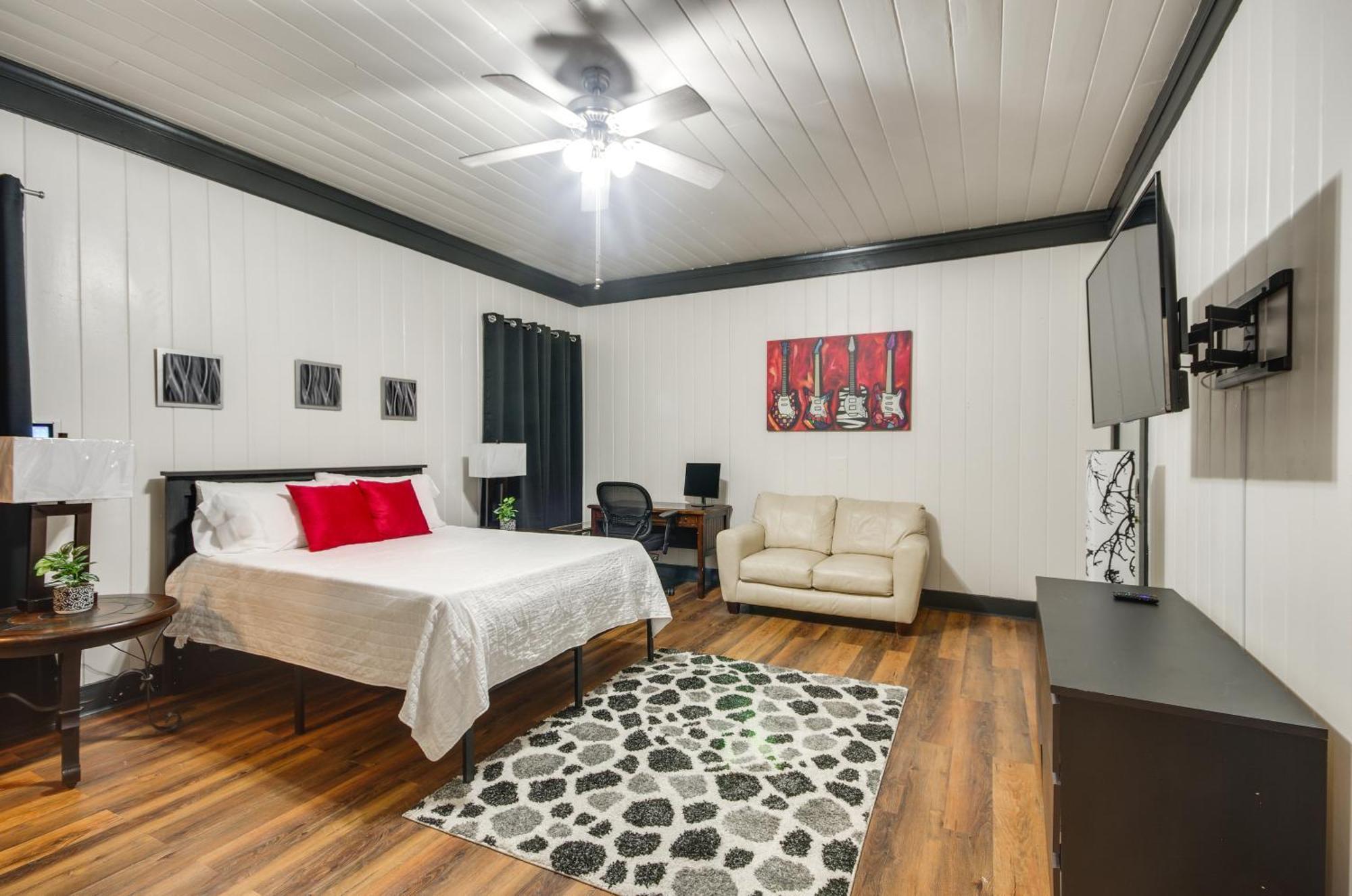 Modern Greenwood Studio Less Than 1 Mi To Downtown! Экстерьер фото