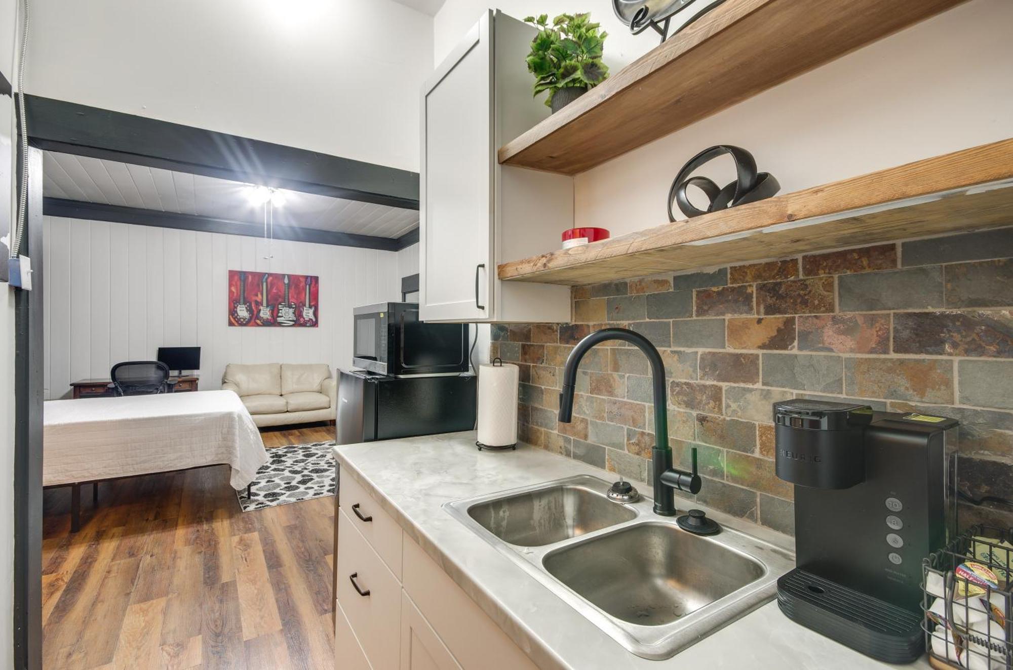 Modern Greenwood Studio Less Than 1 Mi To Downtown! Экстерьер фото