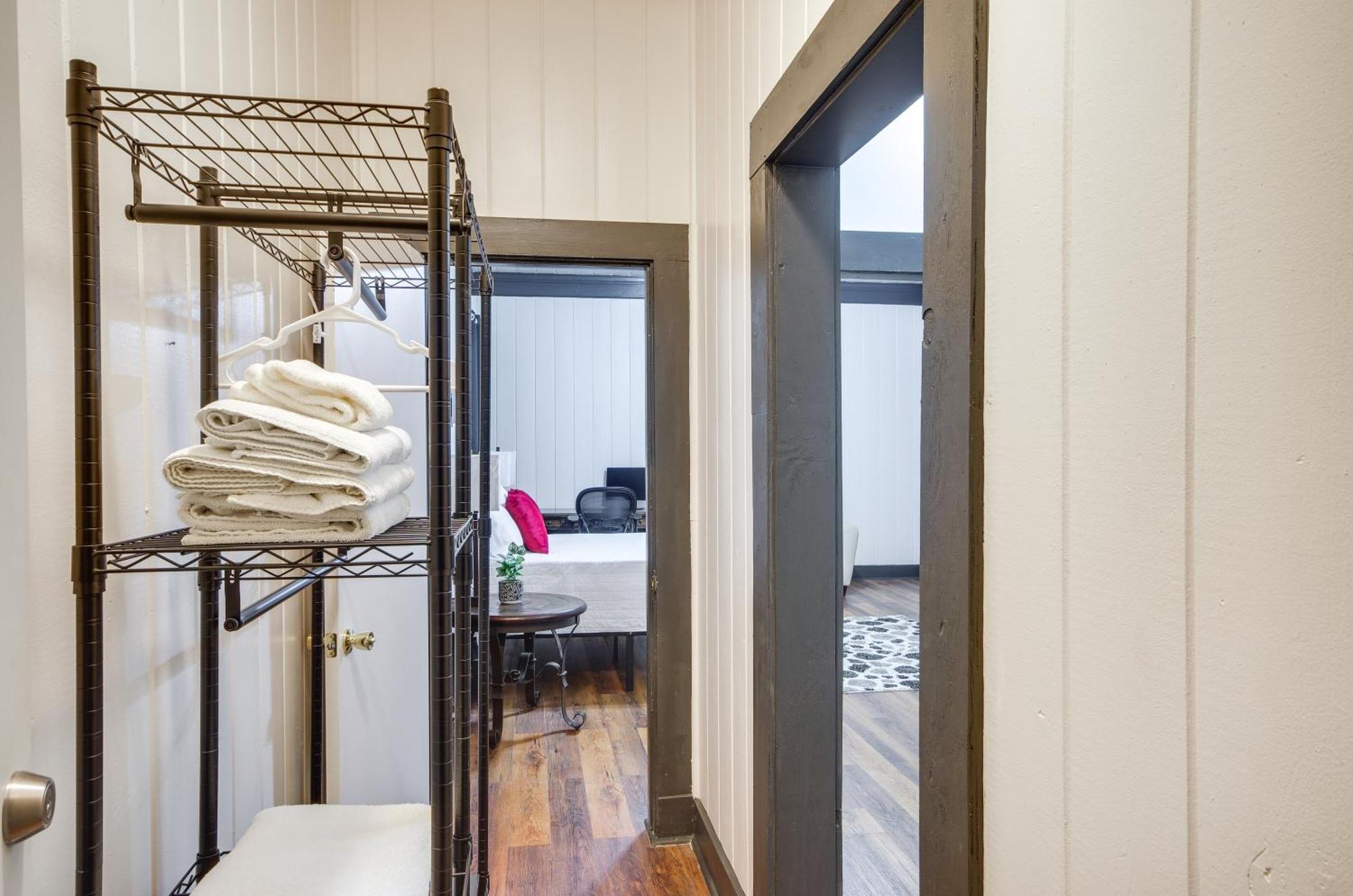 Modern Greenwood Studio Less Than 1 Mi To Downtown! Экстерьер фото