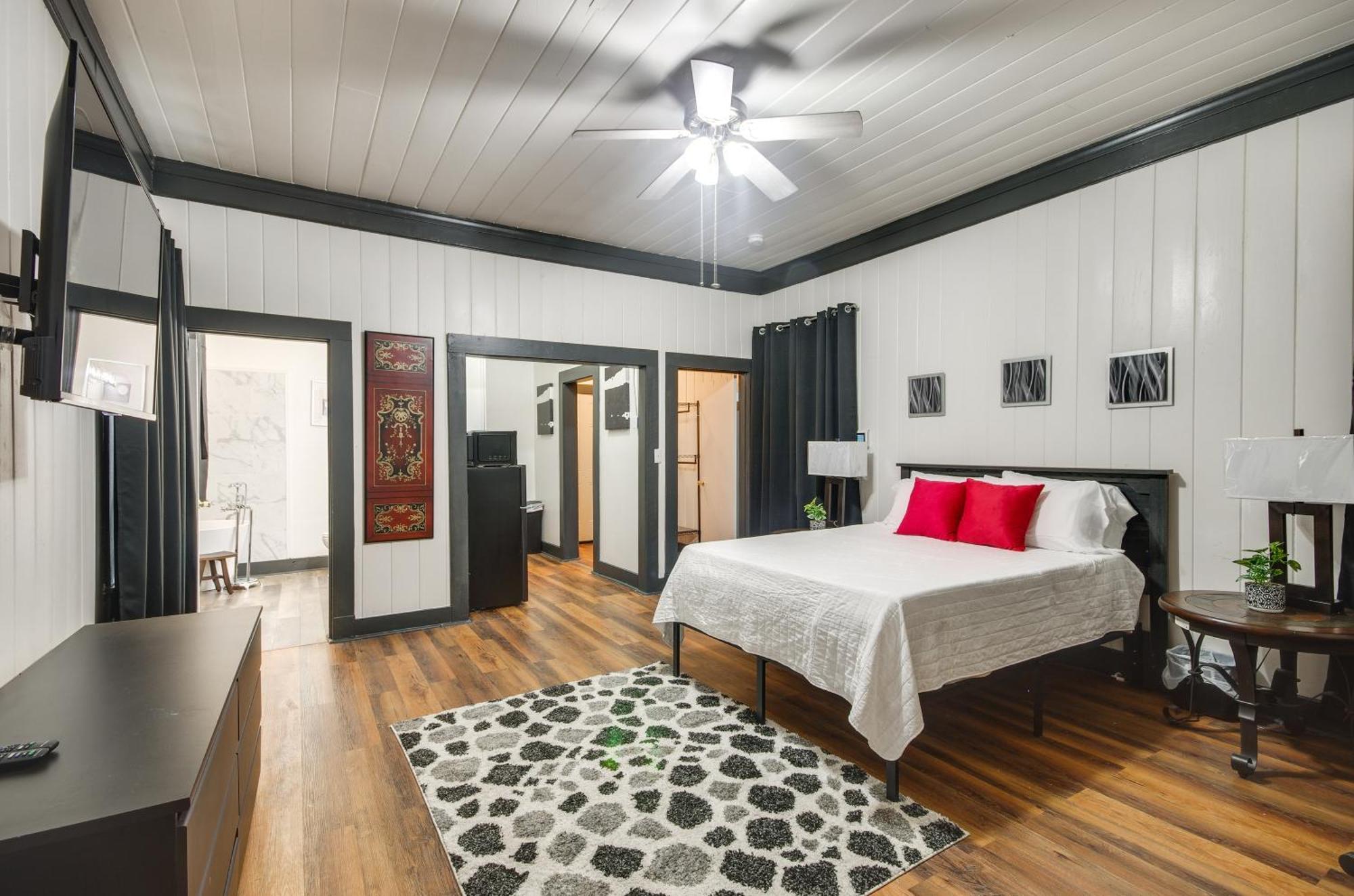 Modern Greenwood Studio Less Than 1 Mi To Downtown! Экстерьер фото